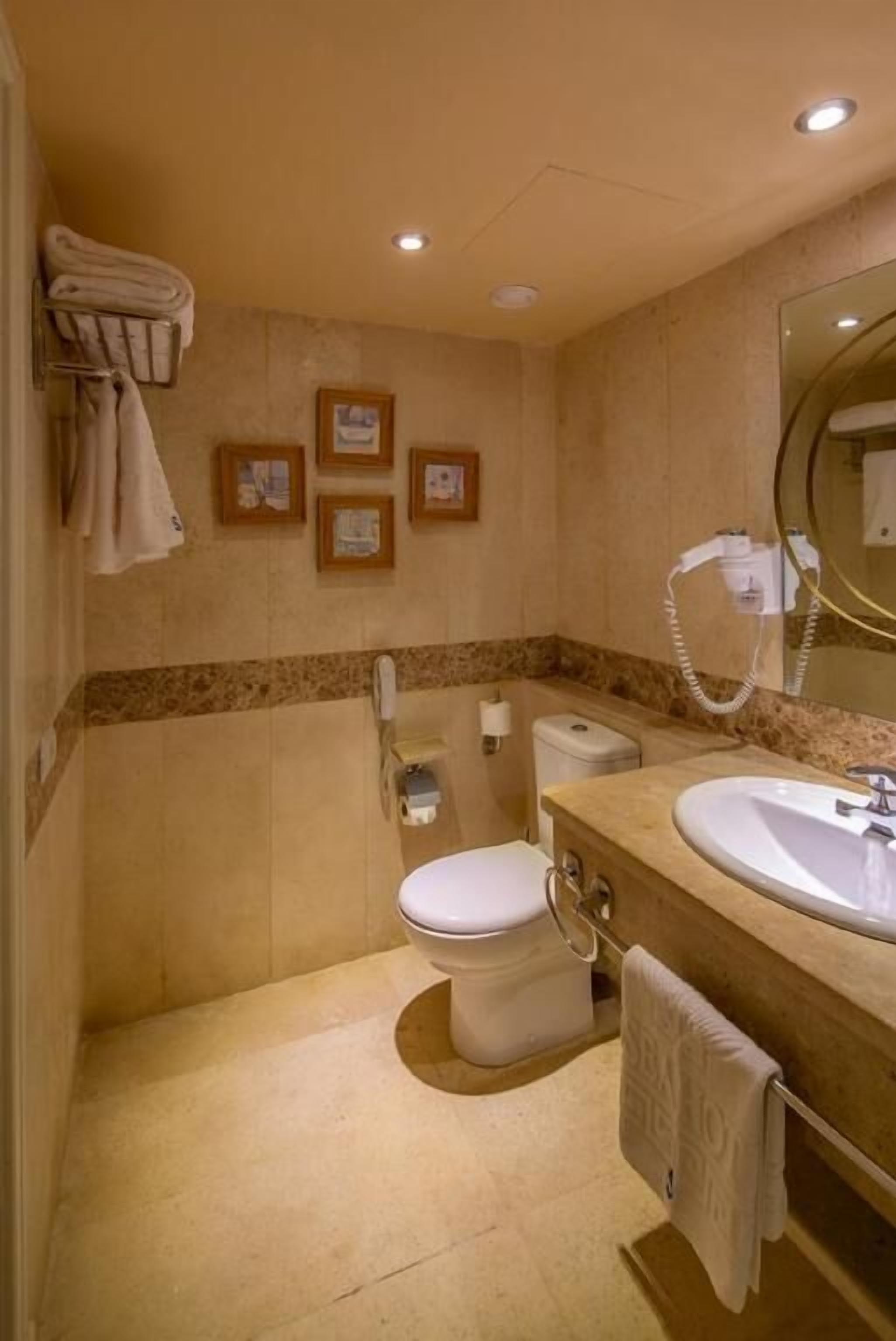 minibar, desk, travel cot, bed sheets