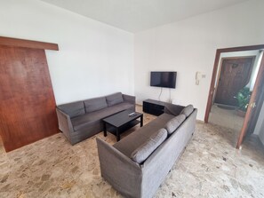 Living area - Luxury City Rooms (Larnaca)