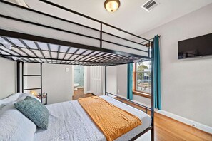 1 habitación, tabla de planchar con plancha, wifi gratis y ropa de cama 