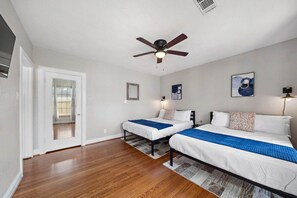 1 bedroom, iron/ironing board, free WiFi, bed sheets - Museums Med Center Flat | Games WiFi Fire Pit BBQ (Houston)