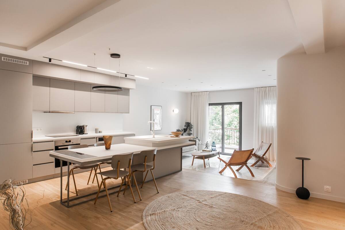 Deluxe Apartment | Living area | 43-inch Smart TV with digital channels, TV, Netflix