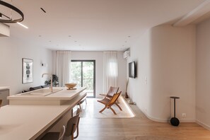 Deluxe Apartment | Living area | 43-inch Smart TV with digital channels, TV, Netflix