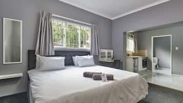 Habitación estándar | Escritorio, espacio para trabajar con laptop y cortinas blackout
