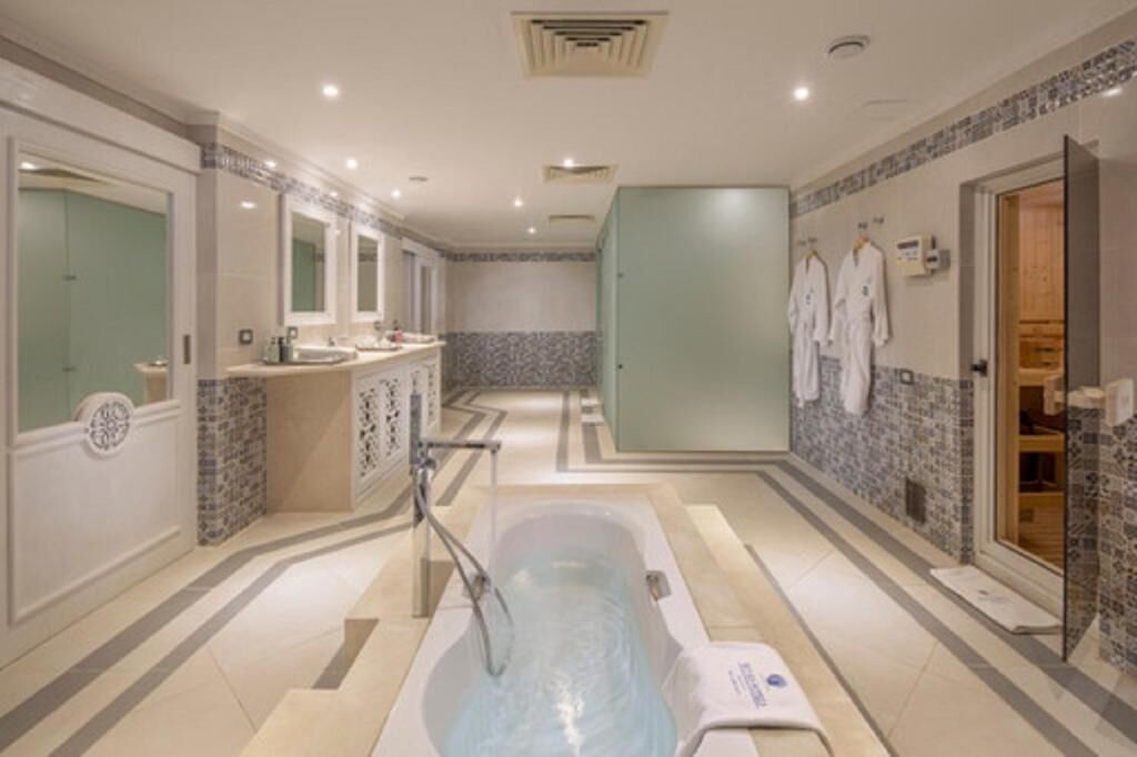 luxury villa, sea facing | minibar, in-room safe, desk, blackout curtains