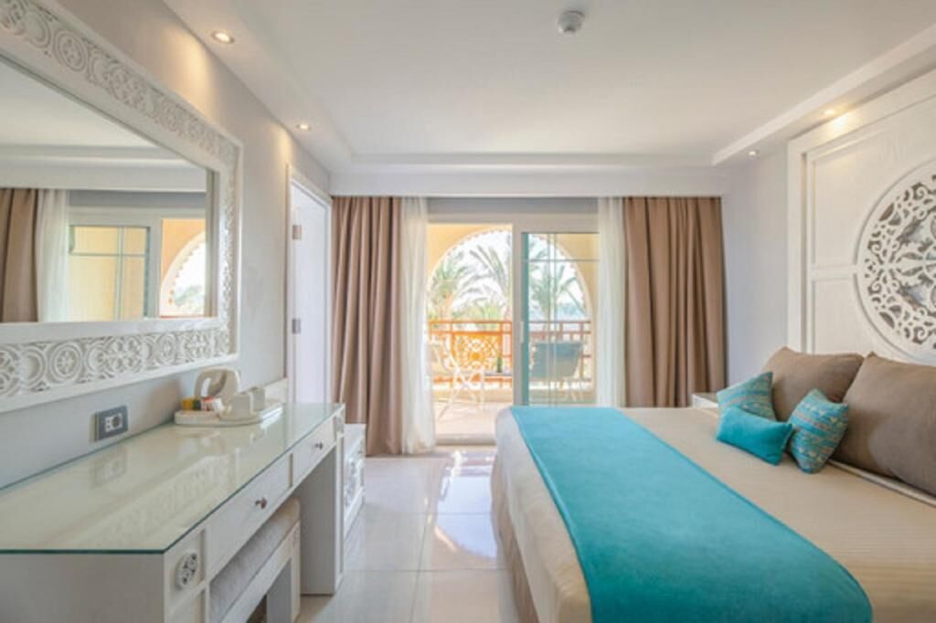 minibar, in-room safe, desk, blackout curtains