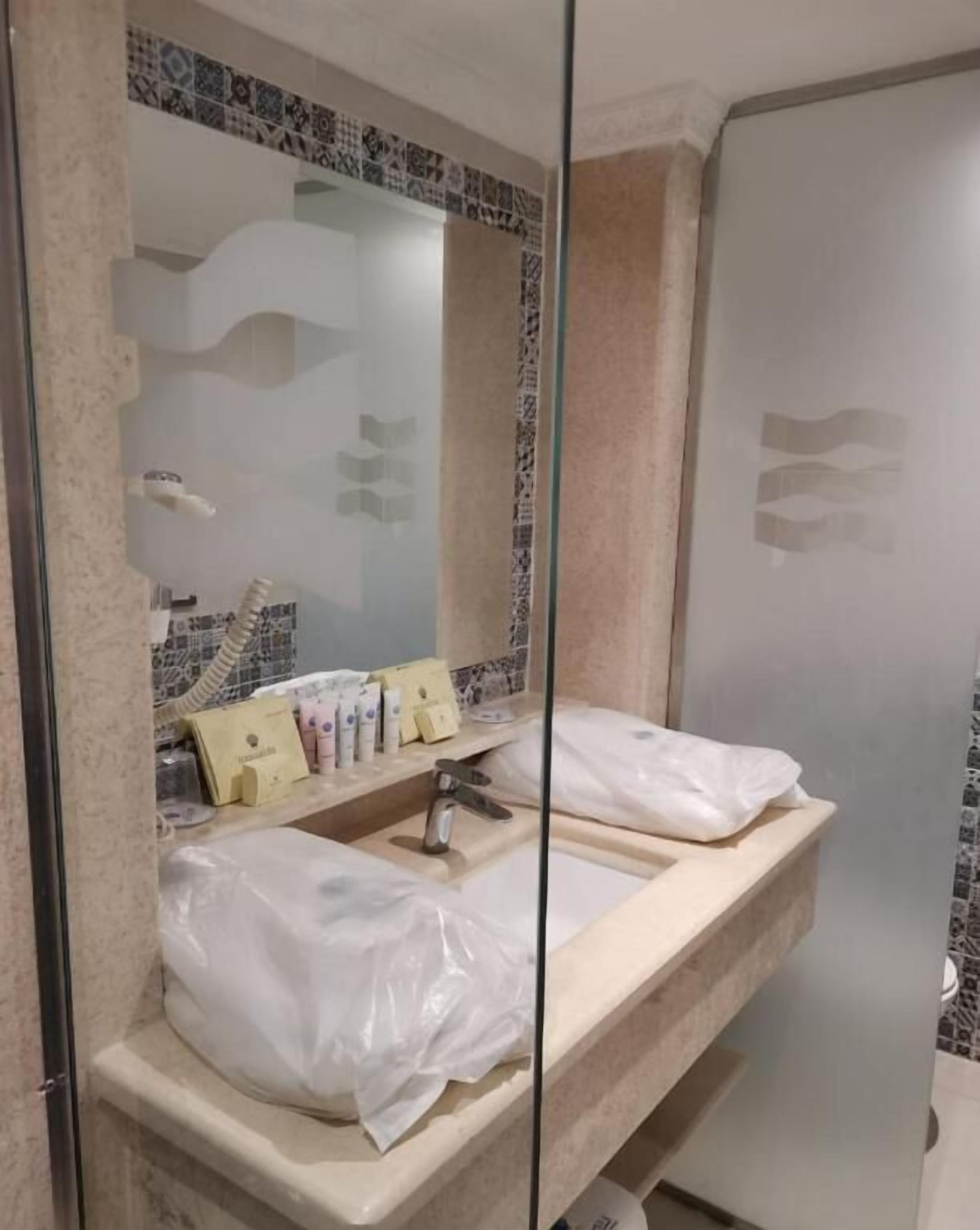 junior suite | bathroom | hair dryer, bidet, towels