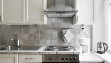 Superior apartman | Privát konyha | Hűtőszekrény, mikrohullámú sütő, főzőlap és mosogatógép