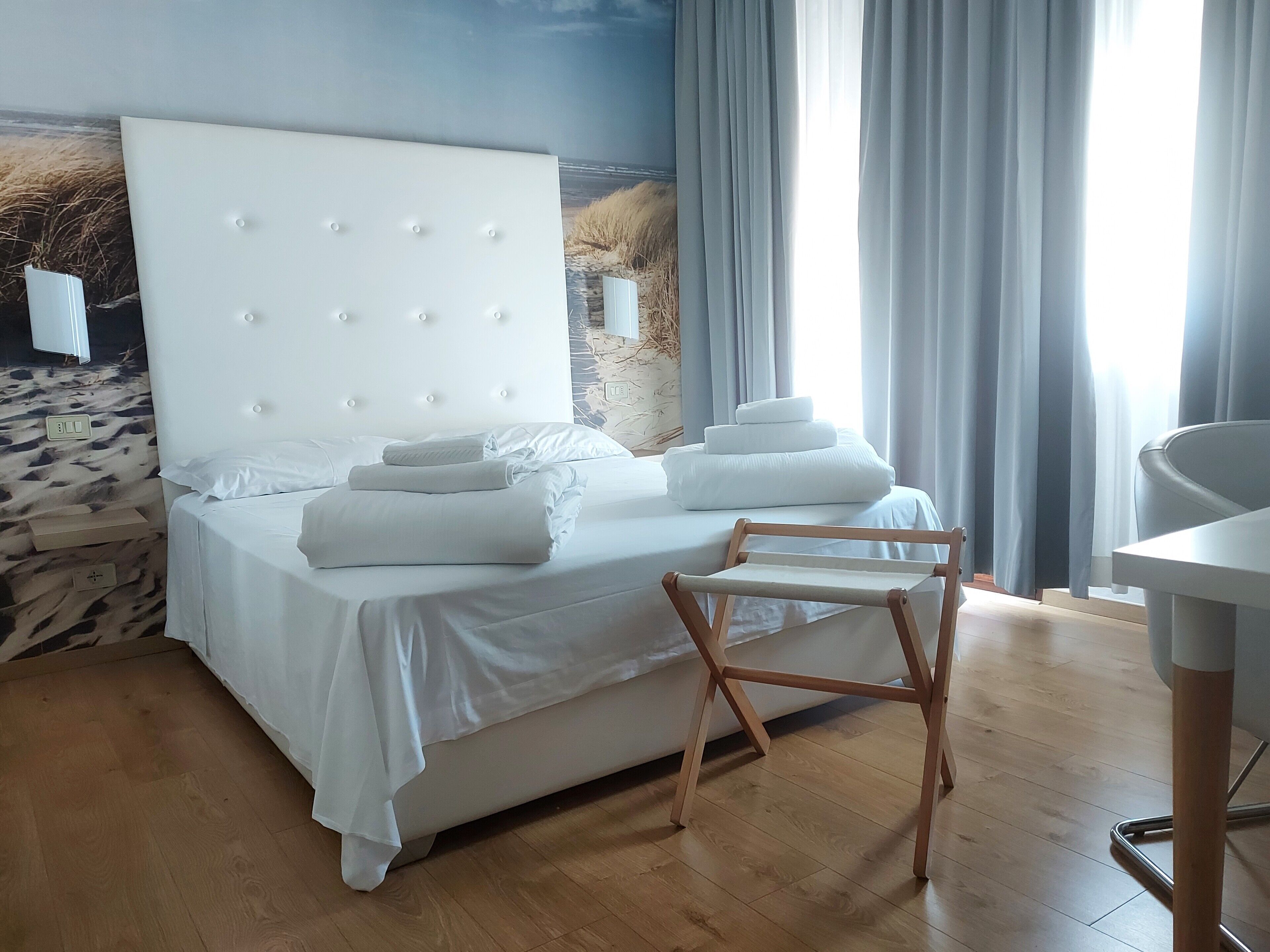 Down duvets, in-room safe, desk, blackout curtains