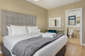 1 habitación y espacio para trabajar con laptop 