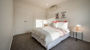 6 Schlafzimmer, Bügeleisen/Bügelbrett, Reisekinderbett, Internetzugang