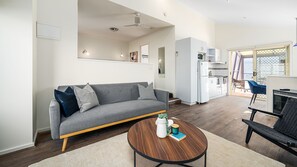TV - Sunshine Retreat Villa 2 (Cowes)