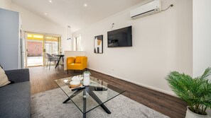 TV - Sunshine Retreat Villa 5 (Cowes)