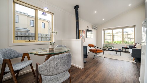 Sunshine Retreat Villa 6