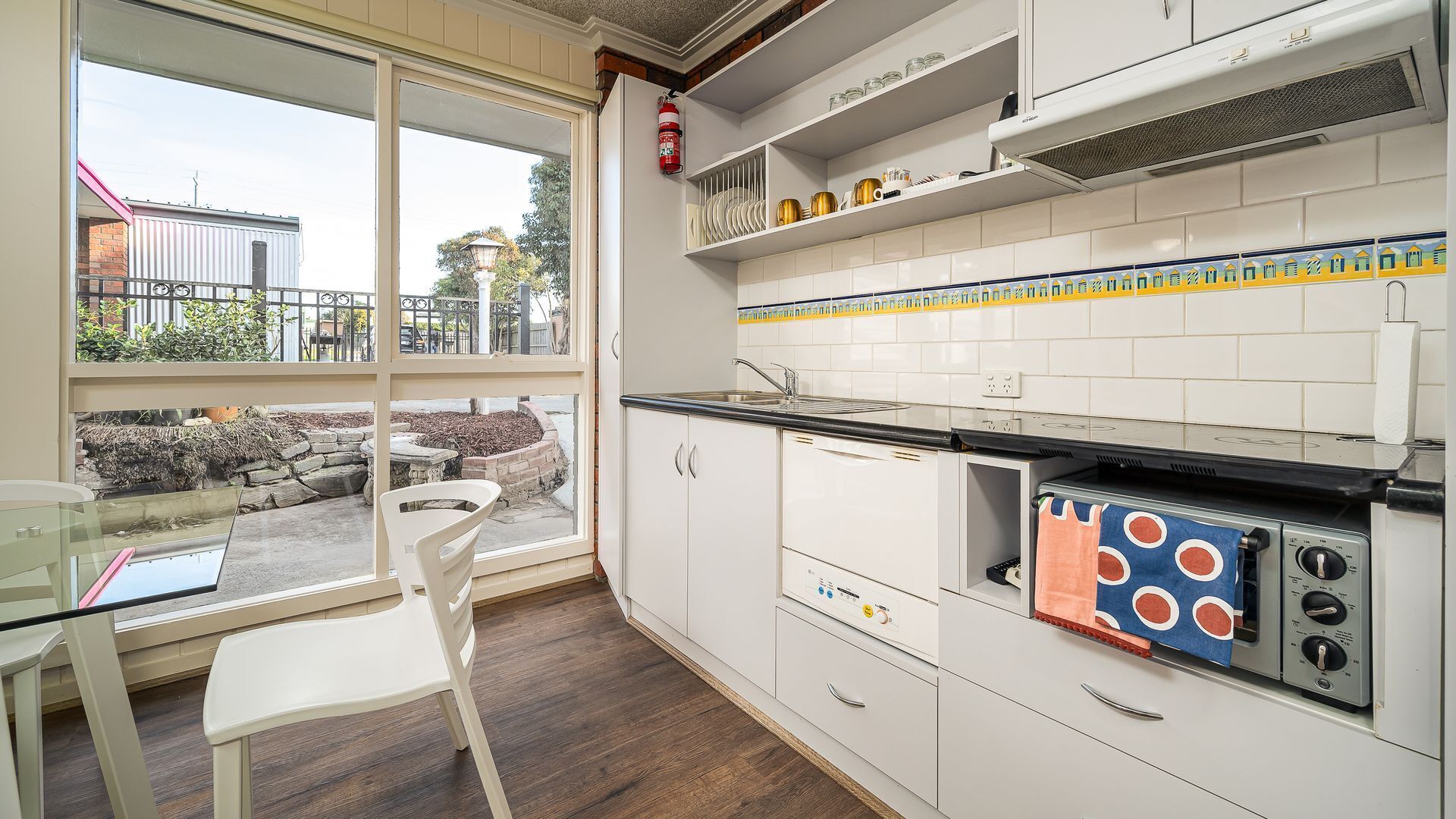 冰箱、微波炉、烤箱、炉灶