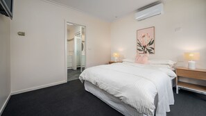 1 habitación, tabla de planchar con plancha y internet 