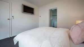 1 habitación, tabla de planchar con plancha y internet 