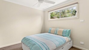 2 habitaciones, tabla de planchar con plancha y cuna de viaje 