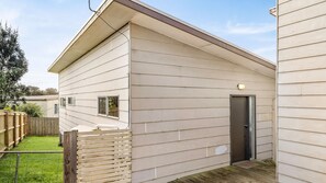 Property grounds - Bayview Unit in Surf Beach (Surf Beach)