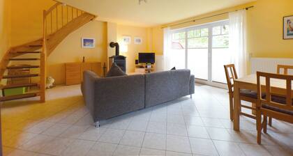 GemĂŒtliche HaushĂ€lfte fĂŒr 5 P.+Kleink., WLAN, Kaminofen, Haustier erl., waldnah