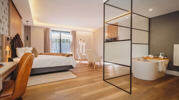 Quarto casal luxo | 1 quarto, roupas de cama premium, frigobar, cofres nos quartos