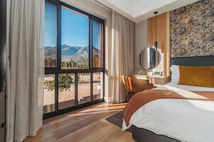 Quarto casal standard | Roupas de cama premium, frigobar, cofres nos quartos, escrivaninha