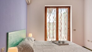 Apartment | Seterika/papan seterika, katil bayi/kot (surcaj), cadar katil 