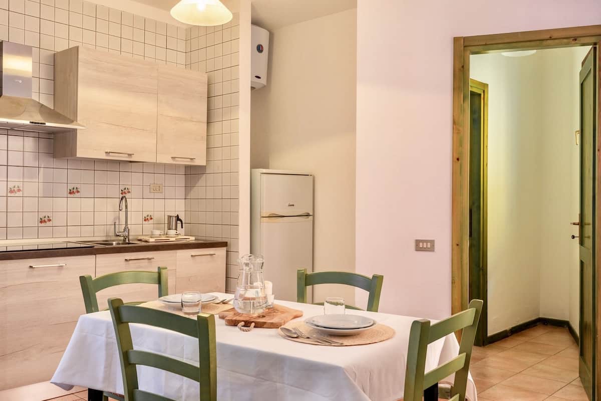 Estudio clásico | Cocina privada | Refrigerador, microondas, parrilla de estufa y cafetera de espresso