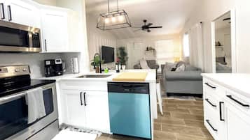 Microwave, oven, stovetop, coffee/tea maker