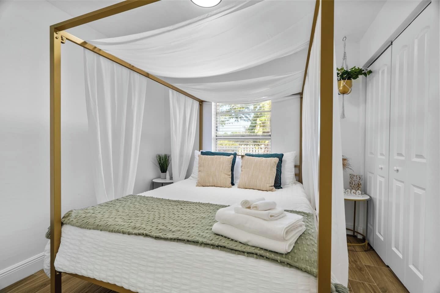 3 bedrooms, iron/ironing board, travel cot, free WiFi