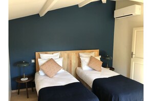 2 bedrooms, iron/ironing board, travel cot, free WiFi