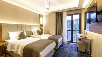 1 間睡房、房內夾萬、摺床/加床 (收費)、免費 Wi-Fi