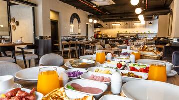 包每日自助早餐