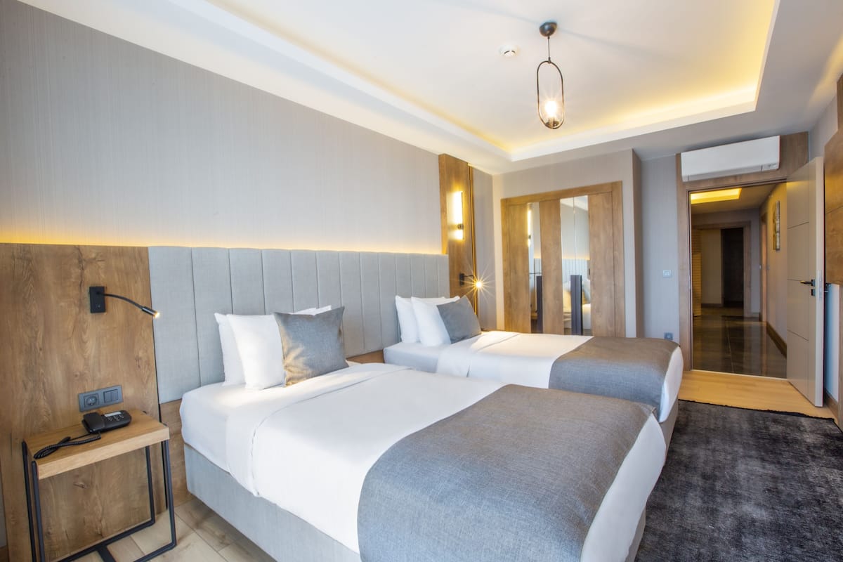 Family Room | 1 bedroom, in-room safe, rollaway beds, free WiFi