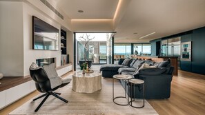 TV, stereo - Osprey - A luxurious sunrise to start your day (Peregian Beach)