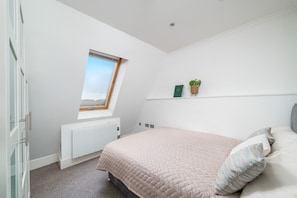 1 bedroom, iron/ironing board, WiFi, bed sheets - Bright apartment in Camden Town, Greater London (London)