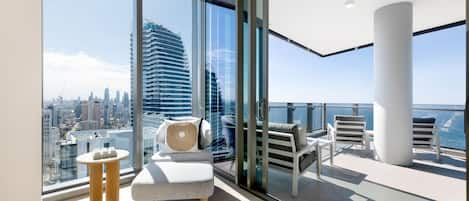 Three Bedroom Ocean Sub-Penthouse Suite | Balcony