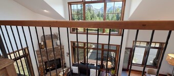 Luxury Cascade Village Townhome/Amazing Views/2 mi to Purg