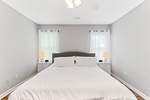 3 bedrooms, desk, iron/ironing board, travel crib - 4706 Split Rail Dr, Wilmington, NC, US (Wilmington)