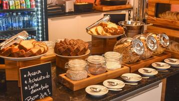 Daily buffet breakfast (BRL 29.00 per person)