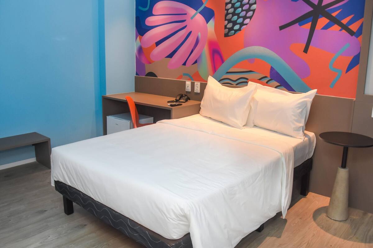 Standard Room, 1 Double Bed, Accessible (Accessible) | Minibar, individually decorated, individually furnished, desk