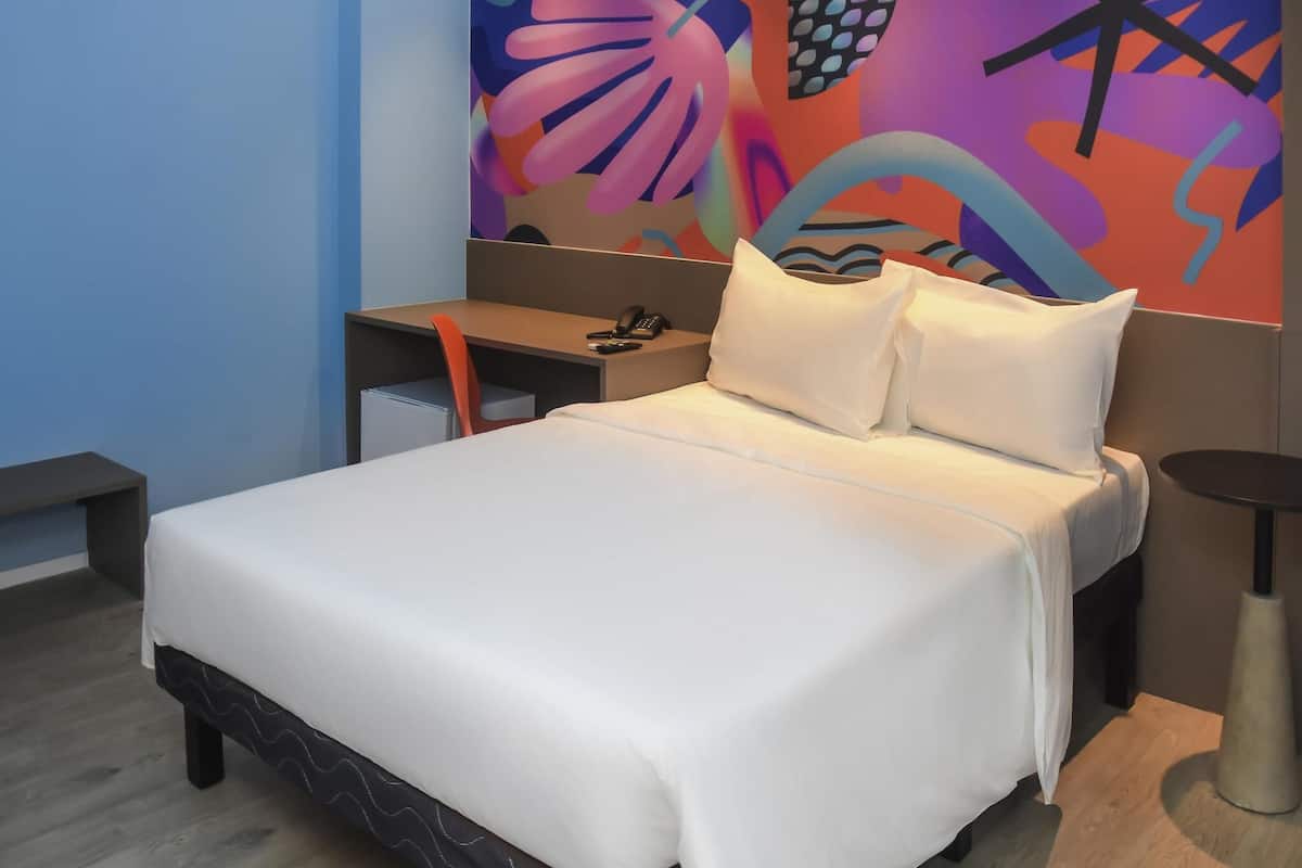 Standard Room, 1 Double Bed, Accessible (Accessible) | Minibar, individually decorated, individually furnished, desk