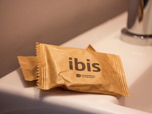 Minibar, individuell inredning, unika möbler och skrivbord