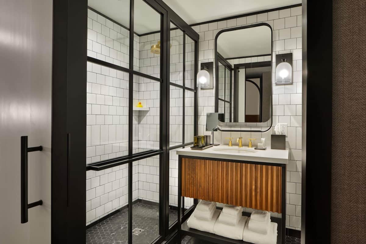 1 bedroom, in-room safe, desk, laptop workspace