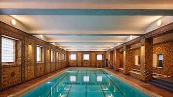 Hồ bơi trong nhà