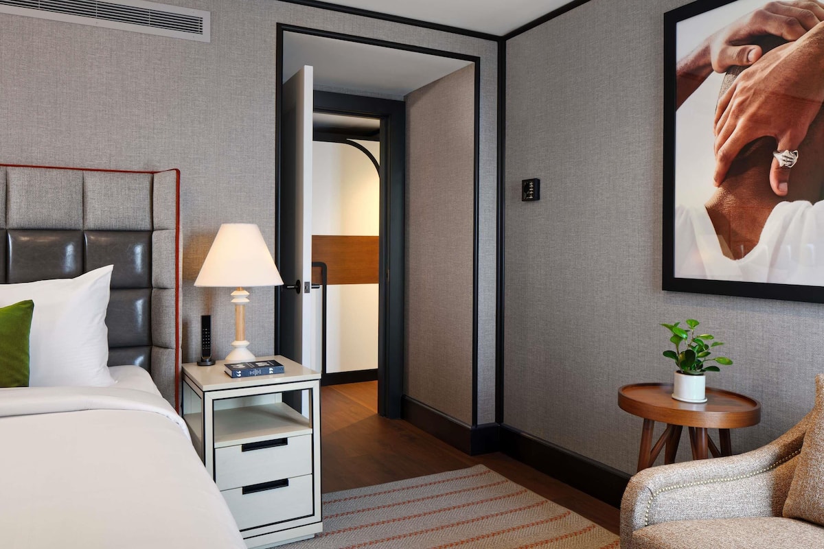 Deluxe Suite, 1 King Bed