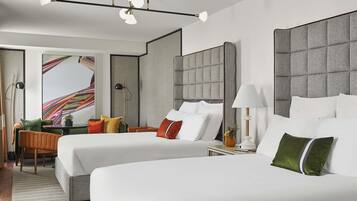 Habitación de lujo doble, 2 camas de matrimonio | 1 dormitorio, caja fuerte, escritorio