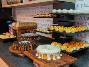 Daily buffet breakfast (BRL 53.00 per person)