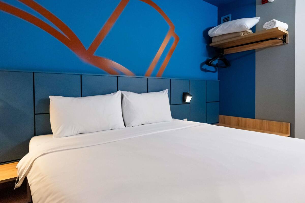 Standard Apartment, 1 Double Bed | Individually decorated, individually furnished, desk, laptop workspace