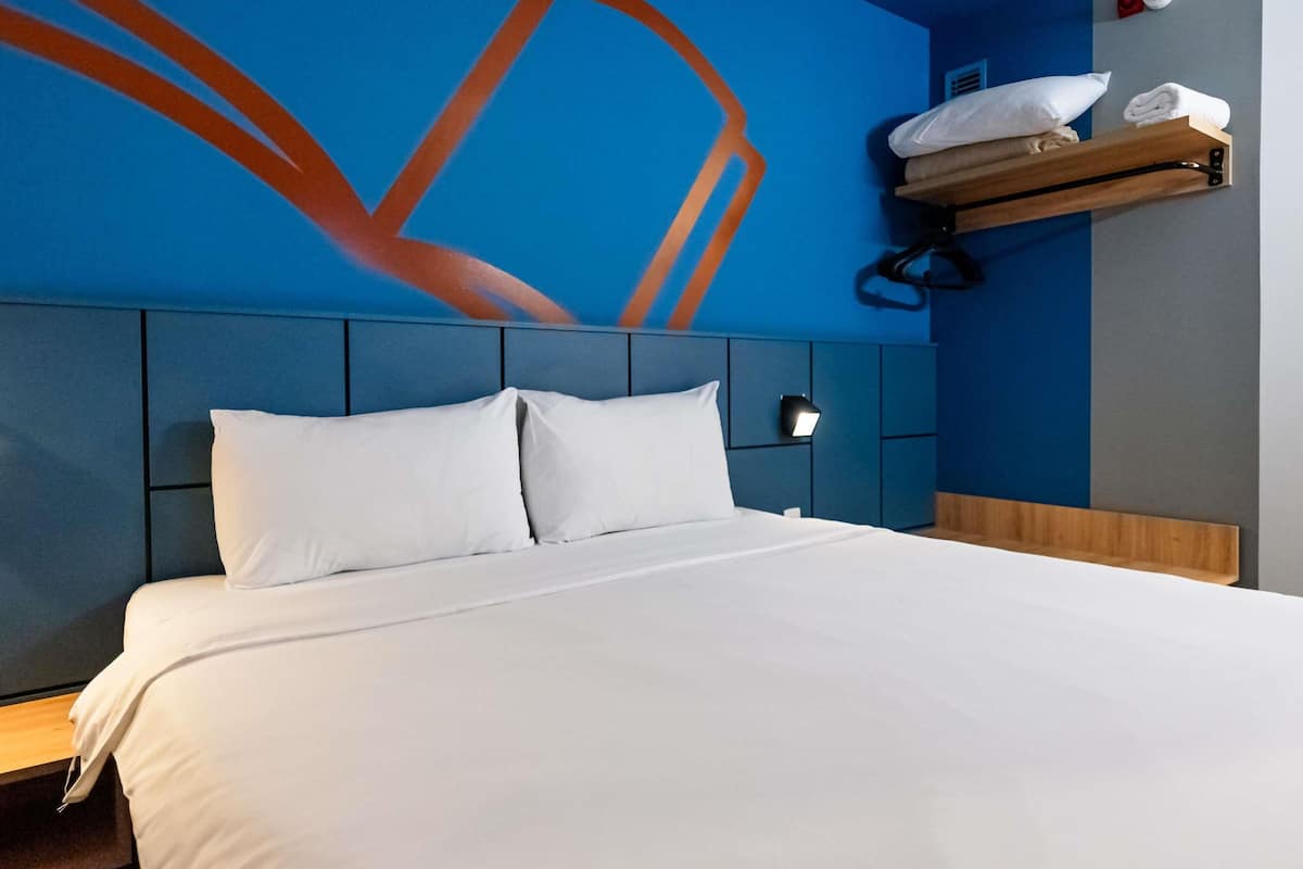 Standard Apartment, 1 Double Bed | Individually decorated, individually furnished, desk, laptop workspace