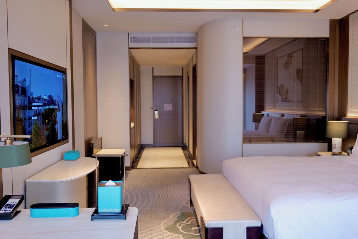 Superior Room, 1 King Bed